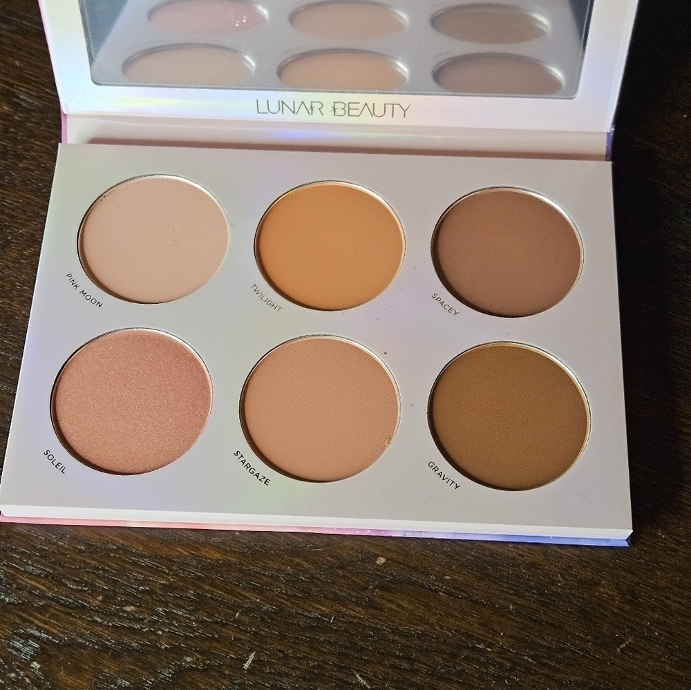 Lunar Beauty Moon prism blush cheek. - Picture 3 of 14